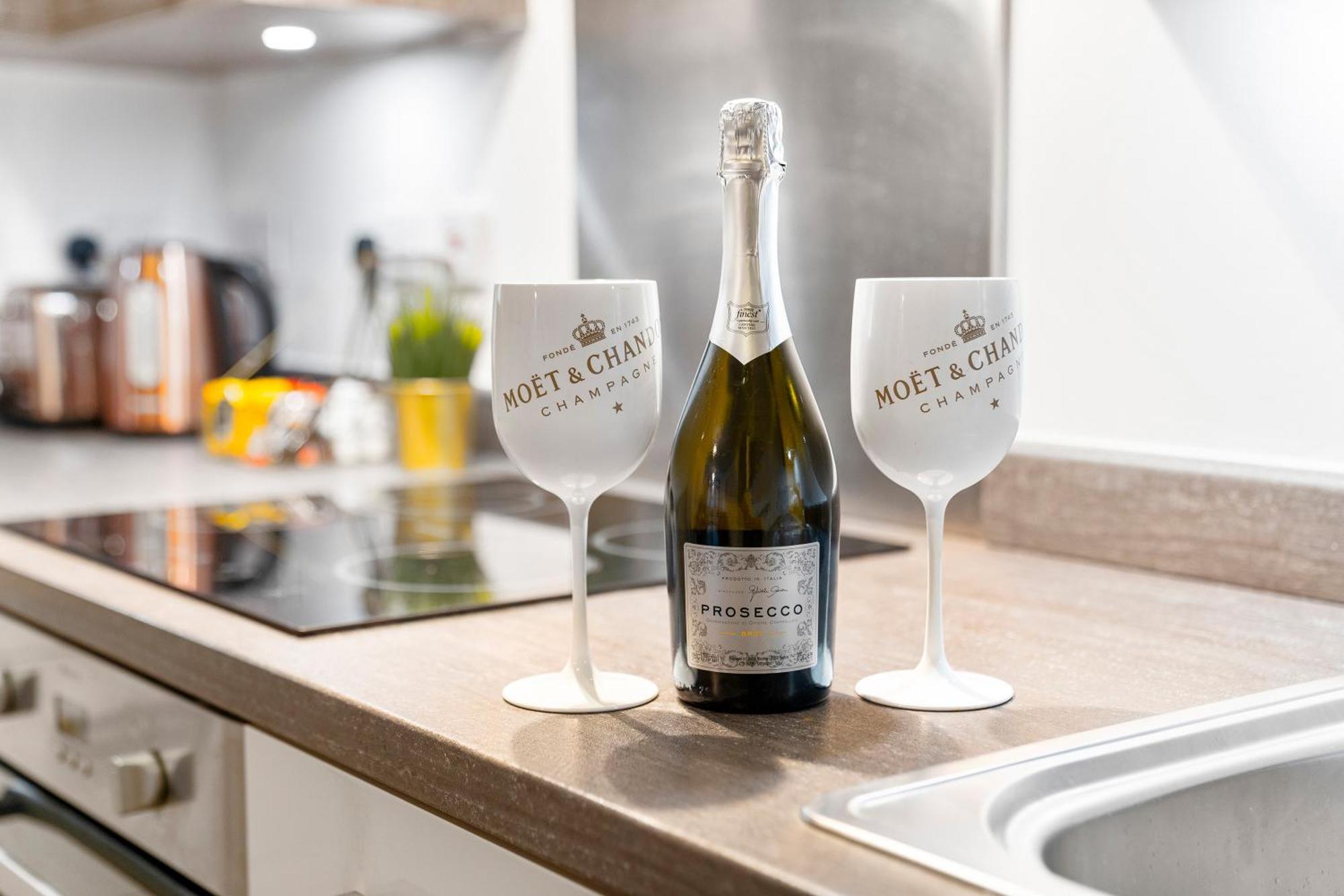 New Luxe Apartment - Secure Parking - Birmingham City Centre - Netflix - Wifi - Top Rated - 54M Buitenkant foto